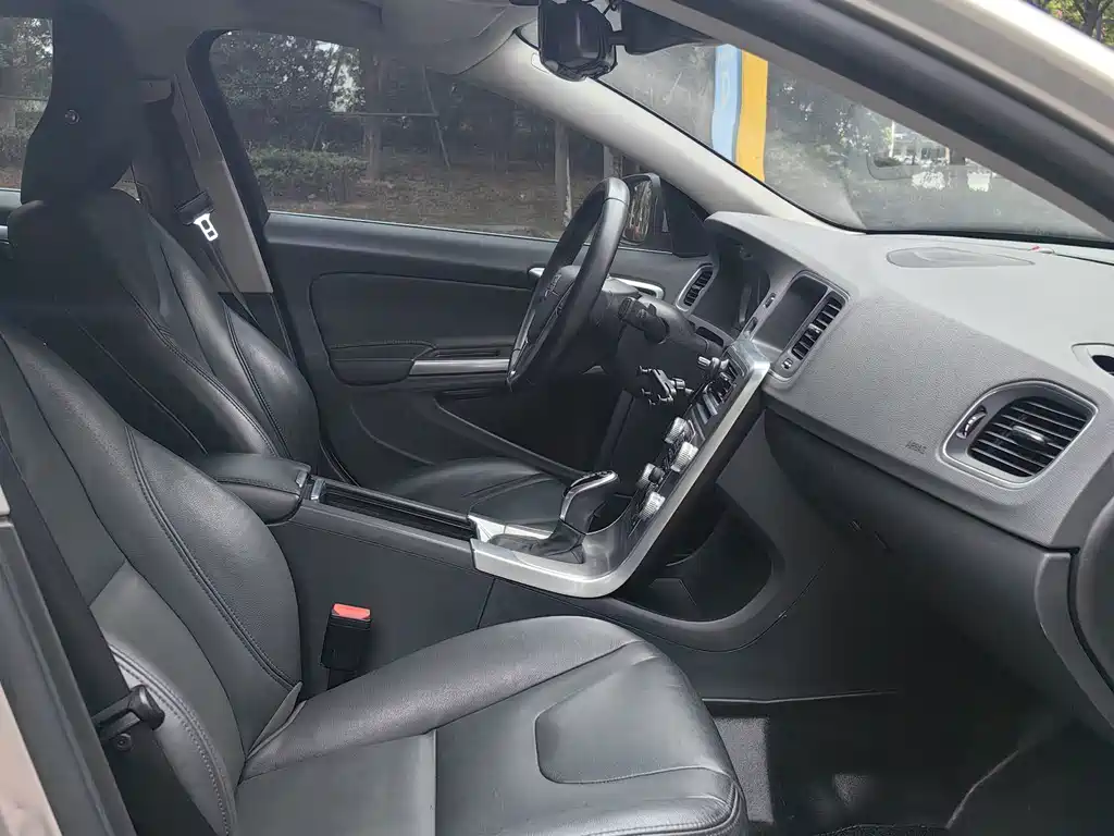 Volvo S60 — миниатюра 10