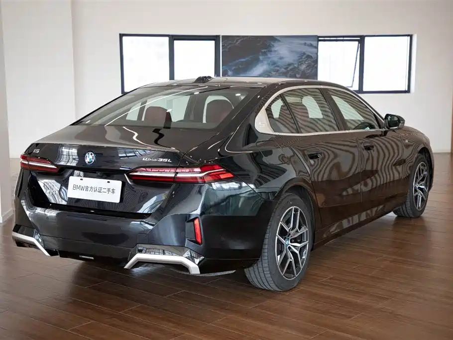 BMW i5 — миниатюра 6