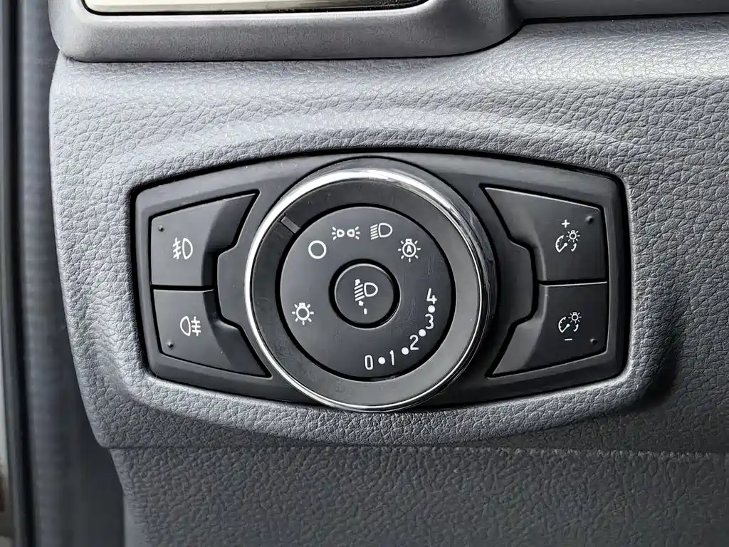 Ford Everest — миниатюра 21