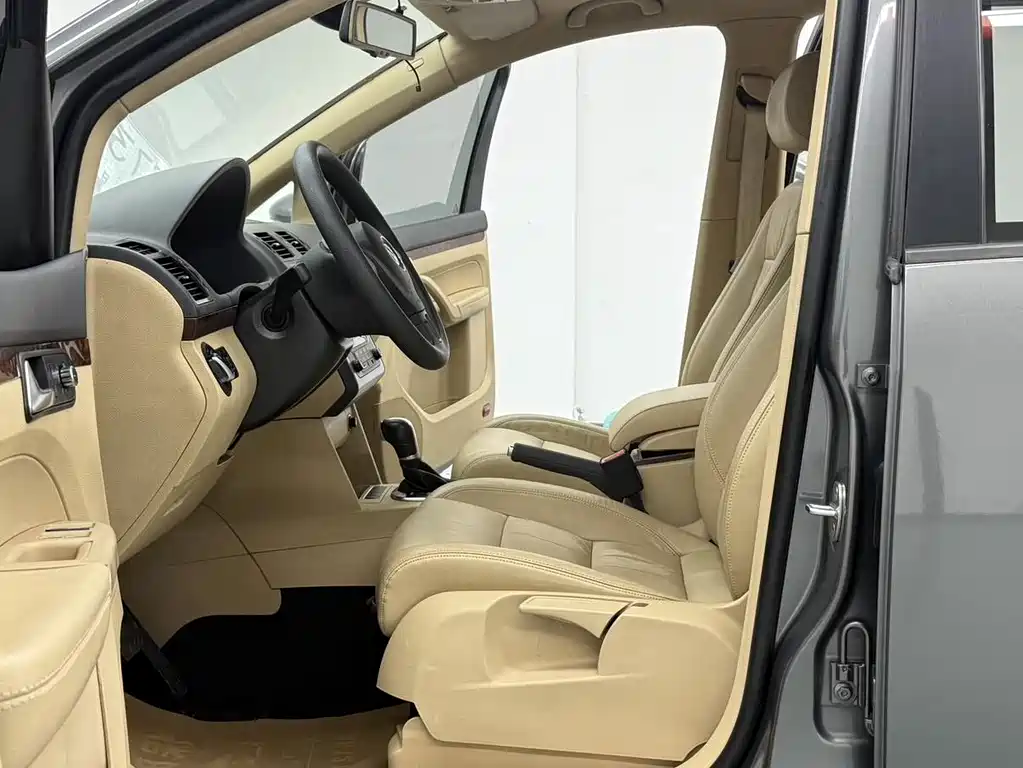 Volkswagen Touran — миниатюра 5
