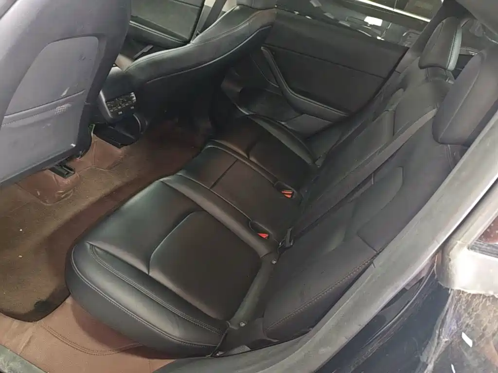 Tesla Model Y — миниатюра 17