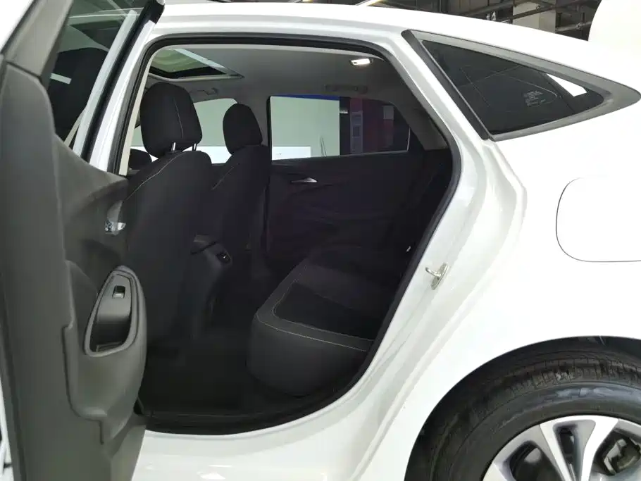 Buick Verano — миниатюра 11