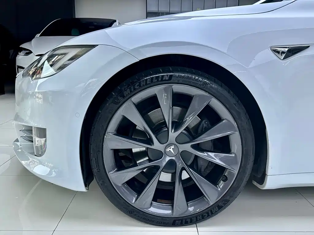 Tesla Model S — миниатюра 20