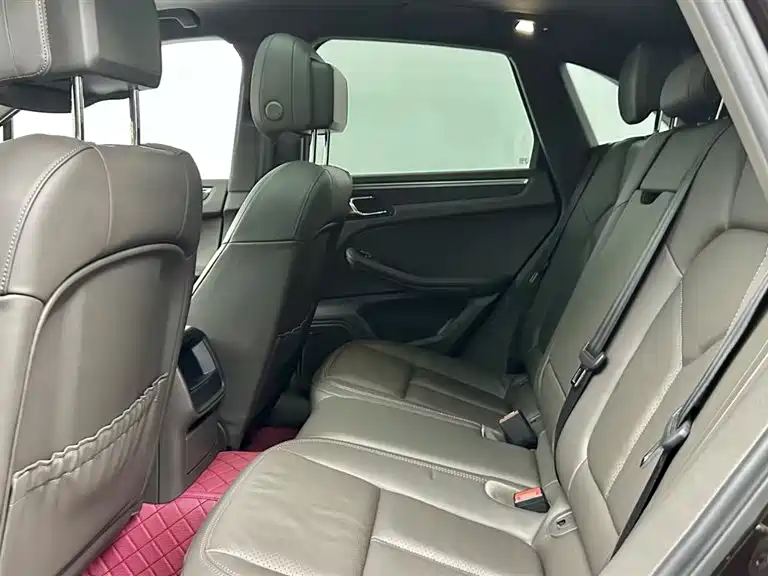 Porsche Macan — миниатюра 12