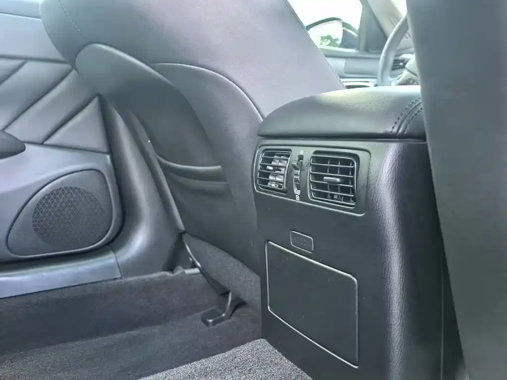 Infiniti Q70 — миниатюра 9