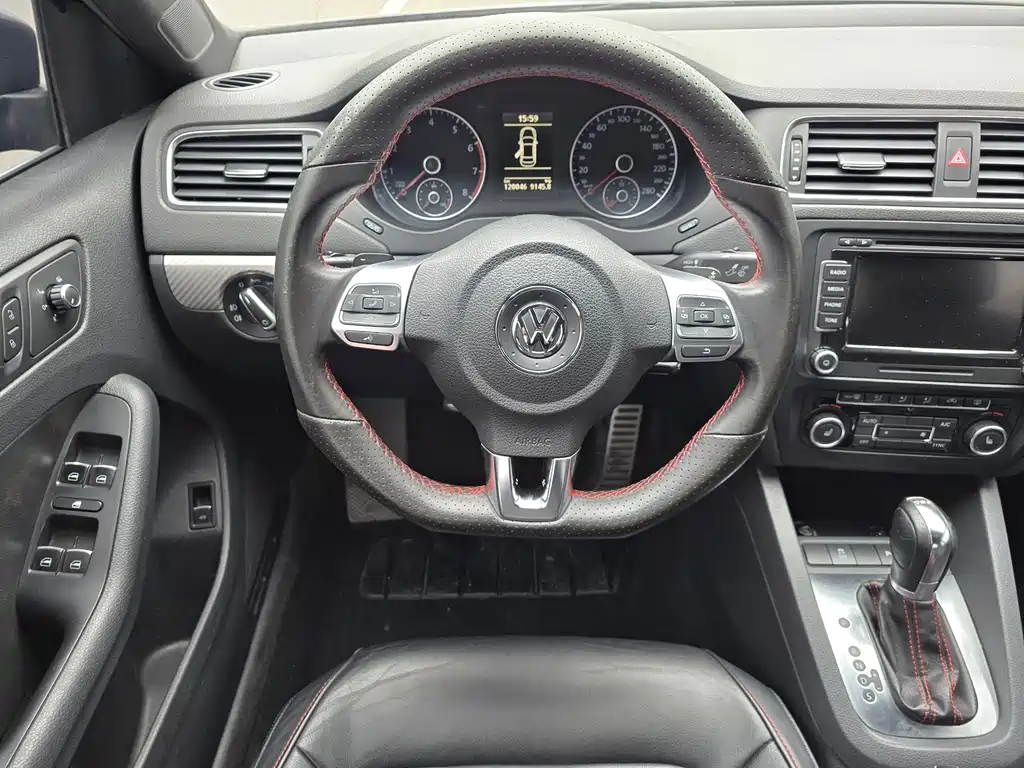 Volkswagen Sagitar 2013 2.0TSI GLI