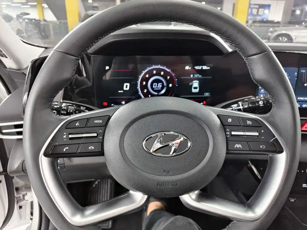 Hyundai Elantra — миниатюра 11