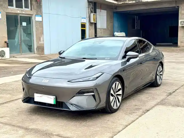 2024 Geely Galaxy E8