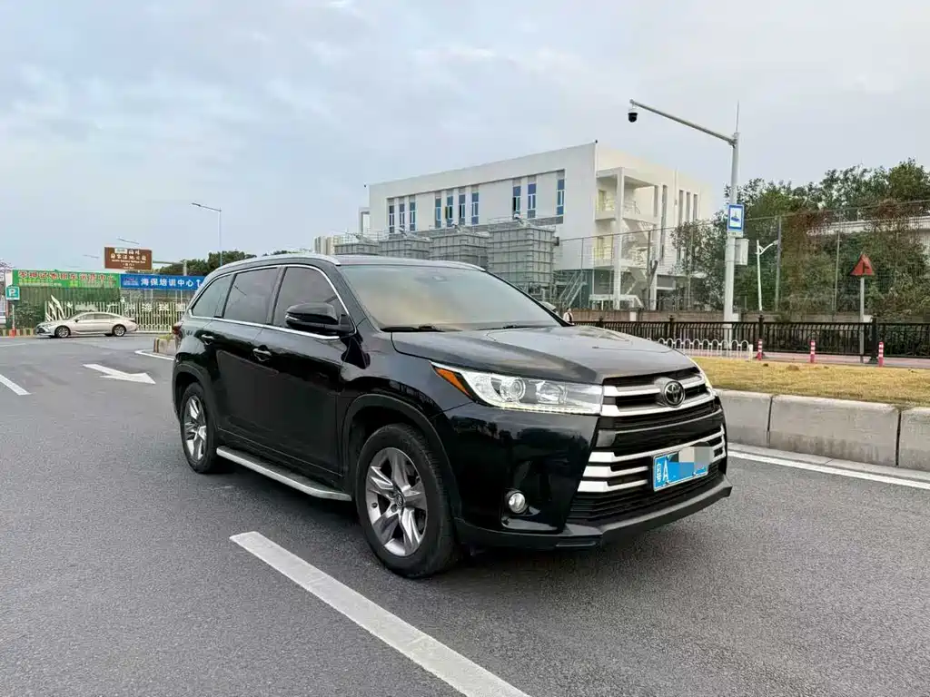 TOYOTA HIGHLANDER