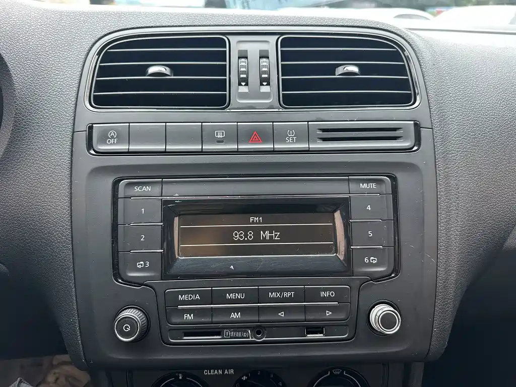 Volkswagen Polo — миниатюра 14