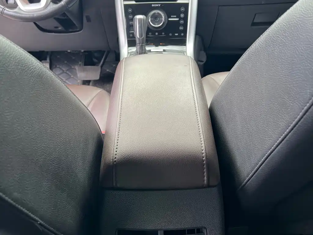 Ford Edge (Import) — миниатюра 10