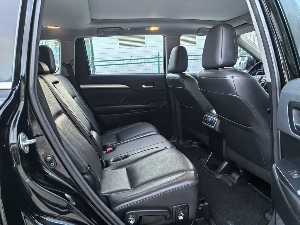 Toyota Highlander — миниатюра 12
