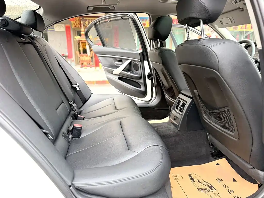 BMW 3 Series — миниатюра 11