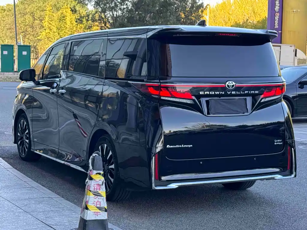 Toyota Vellfire — миниатюра 6