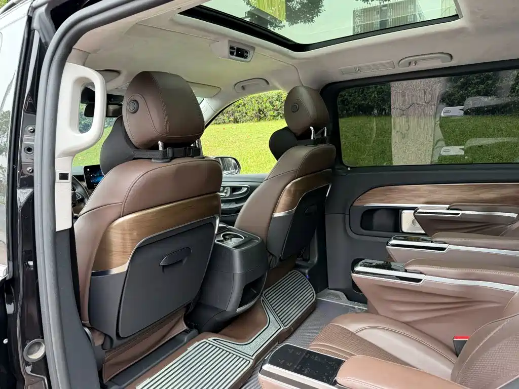 Mercedes-Benz V-Class 2022 — фото 11