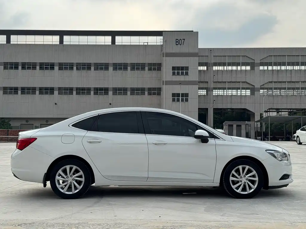 Buick Verano — миниатюра 5