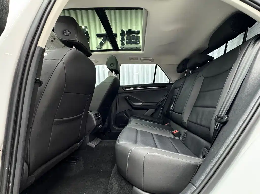 Volkswagen T-Roc — миниатюра 10