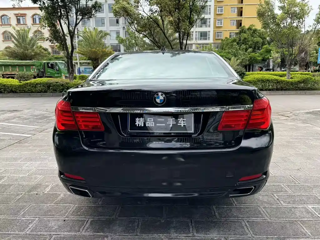 BMW 7 Series — миниатюра 5
