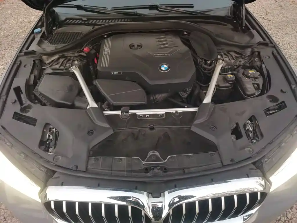 BMW 5 Series — миниатюра 11