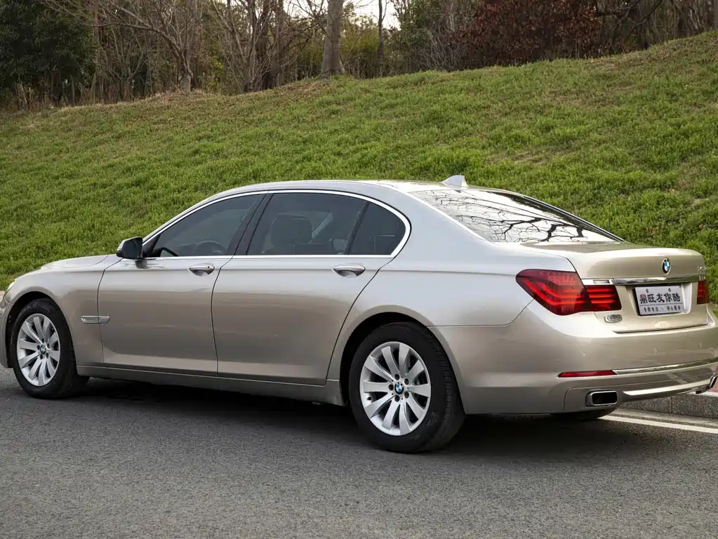 BMW 7 Series — миниатюра 4