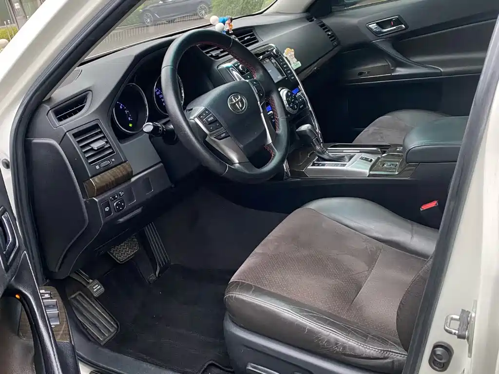 Toyota Reiz — миниатюра 7