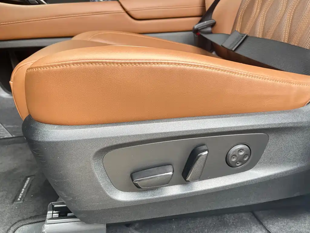 NISSAN EXPLORING THE LAND