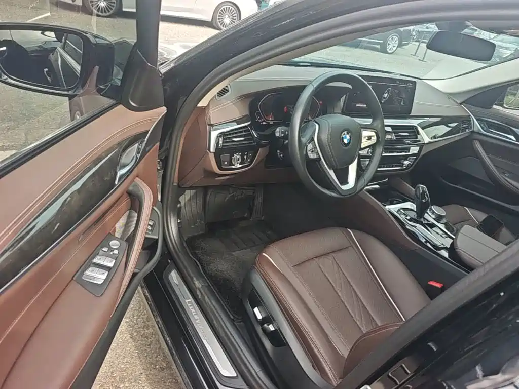 BMW 5 Series — миниатюра 21