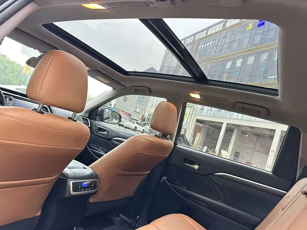 Toyota Highlander — миниатюра 9