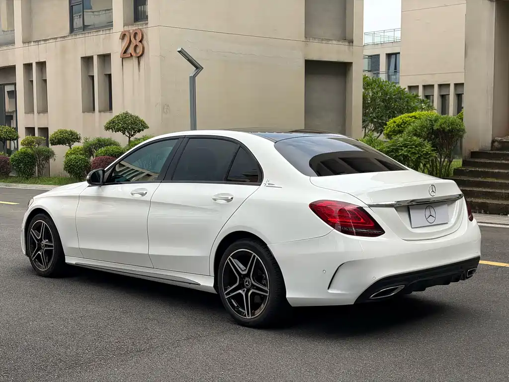Mercedes-Benz C-Class — миниатюра 11