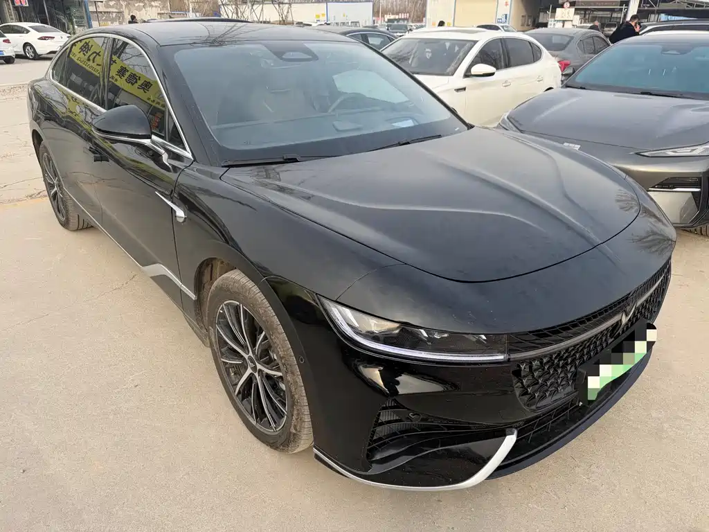 VOYAH LANTU CHASING LIGHT