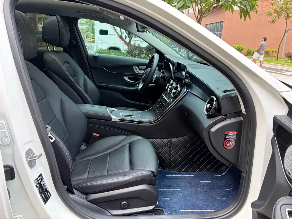 Mercedes-Benz C-Class — миниатюра 14