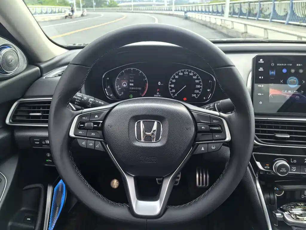 Honda Accord — миниатюра 18
