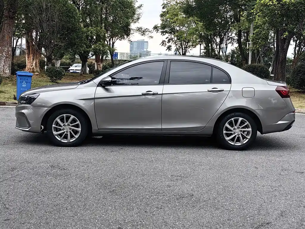 Geely Emgrand — миниатюра 10