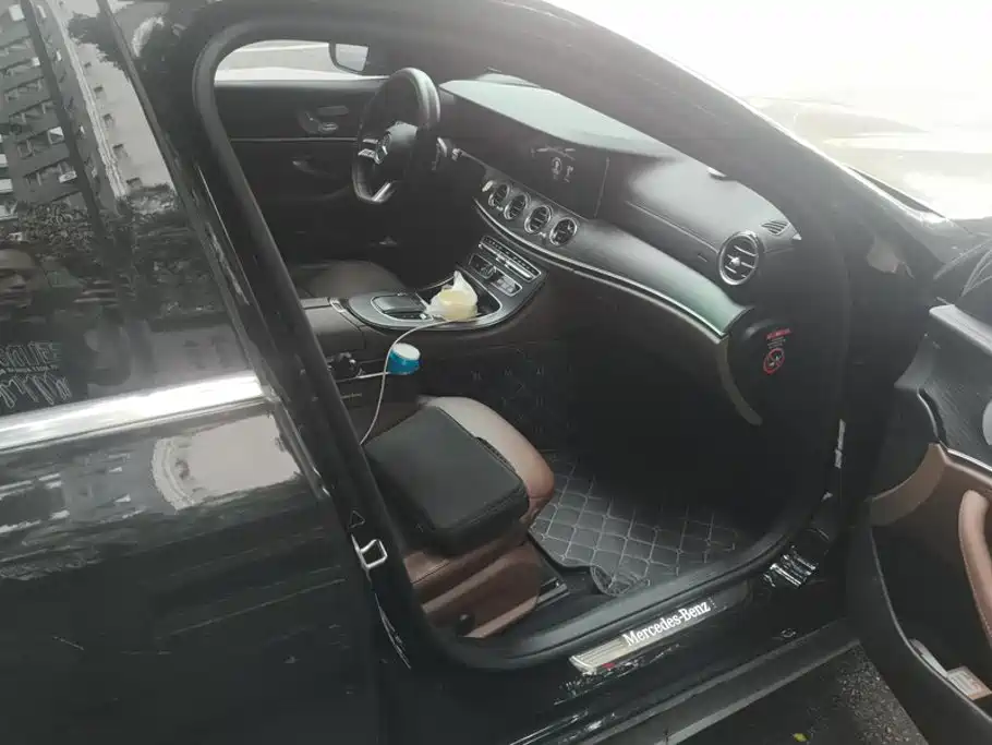 Mercedes-Benz E-Class — миниатюра 8