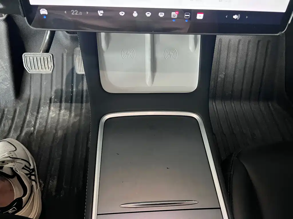 Tesla Model Y — миниатюра 9
