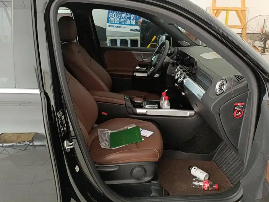 Mercedes-Benz GLB — миниатюра 8