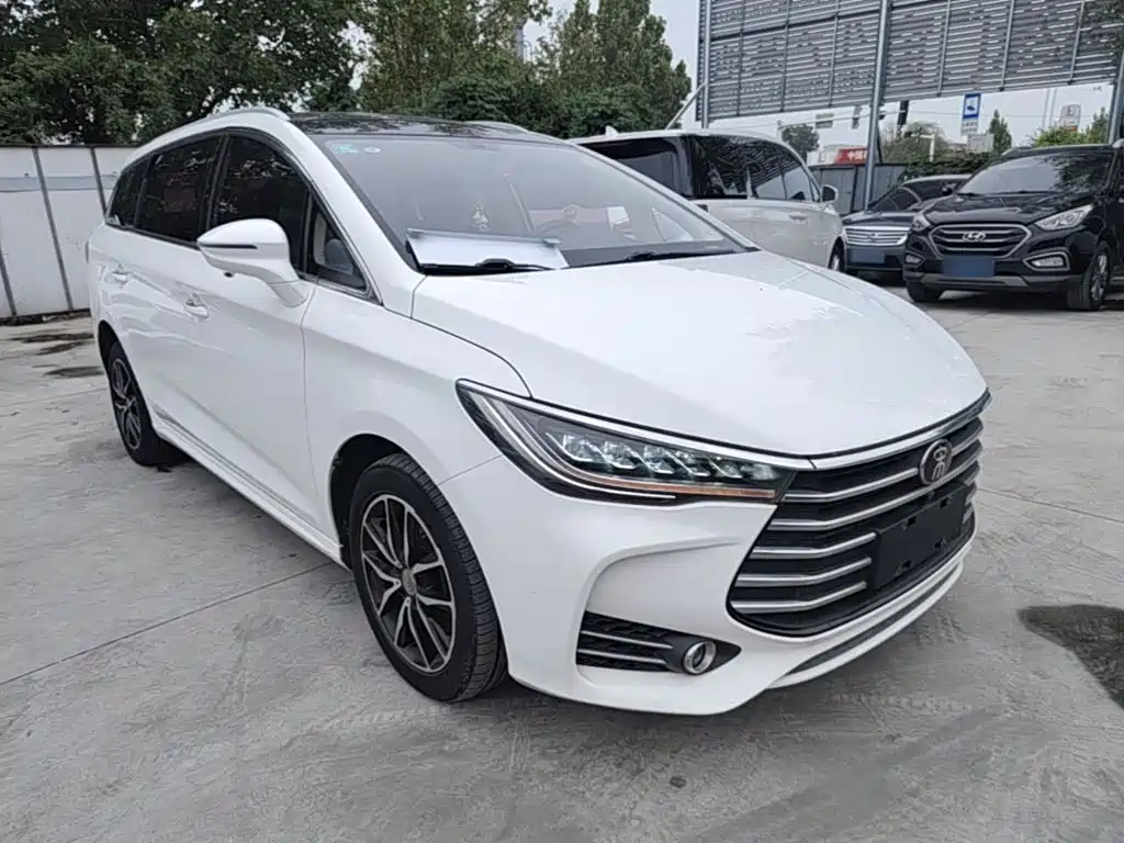 BYD MAX — миниатюра 4