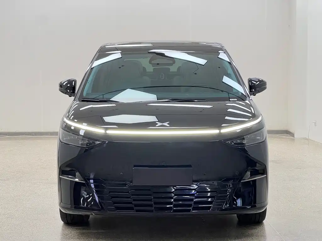 XPeng X9 — миниатюра 2
