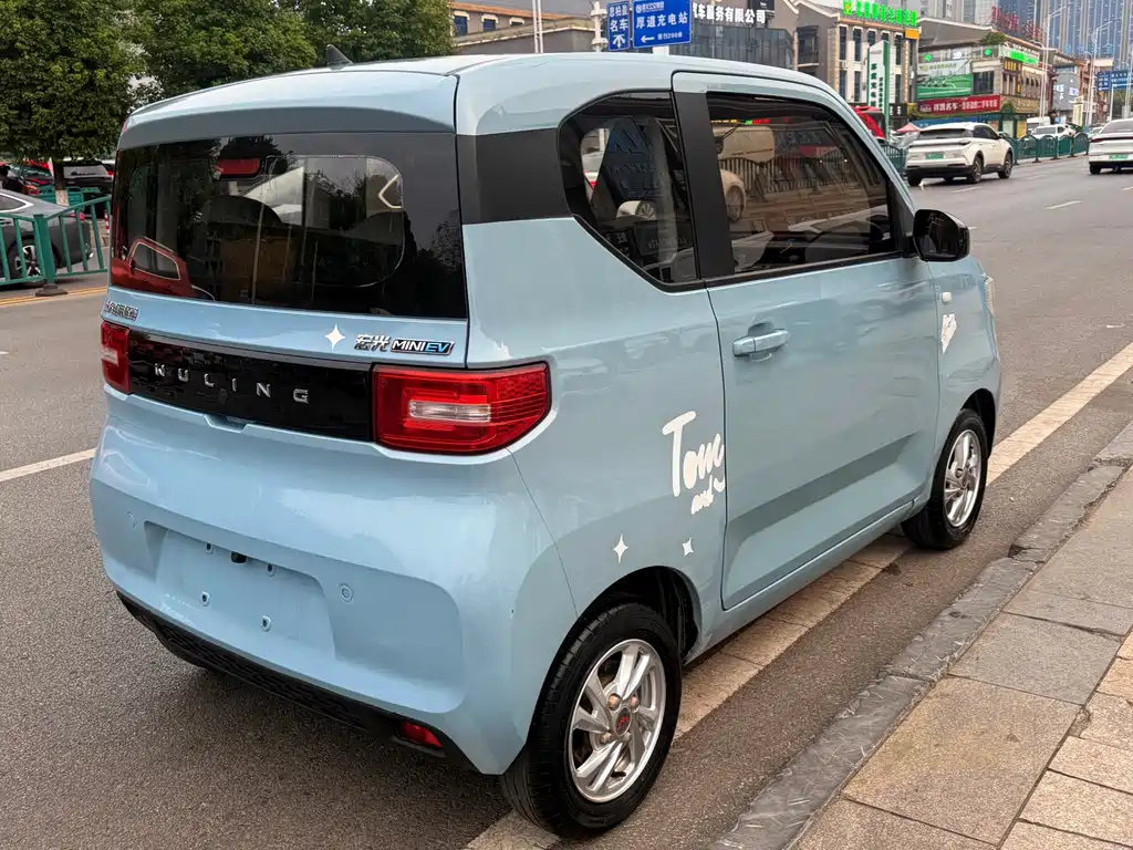 Wuling MINIEV — миниатюра 4