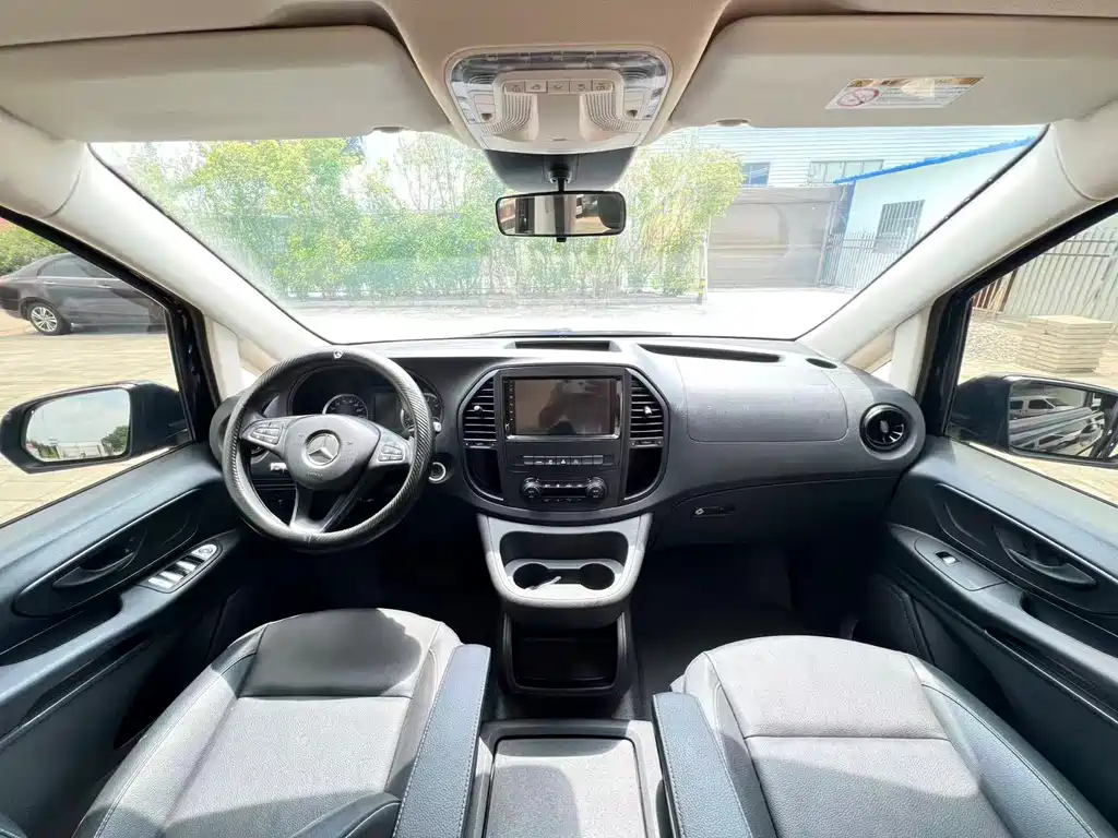 Mercedes-Benz Vito 2021 2.0T Elite 7 мест