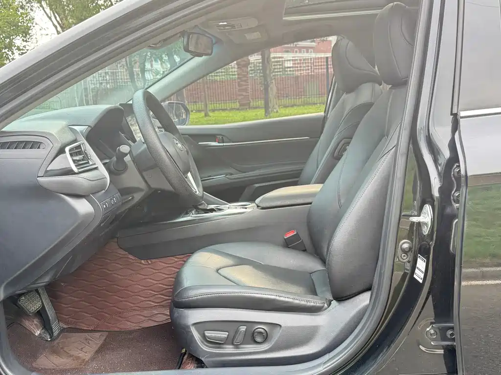 Toyota Camry — миниатюра 7