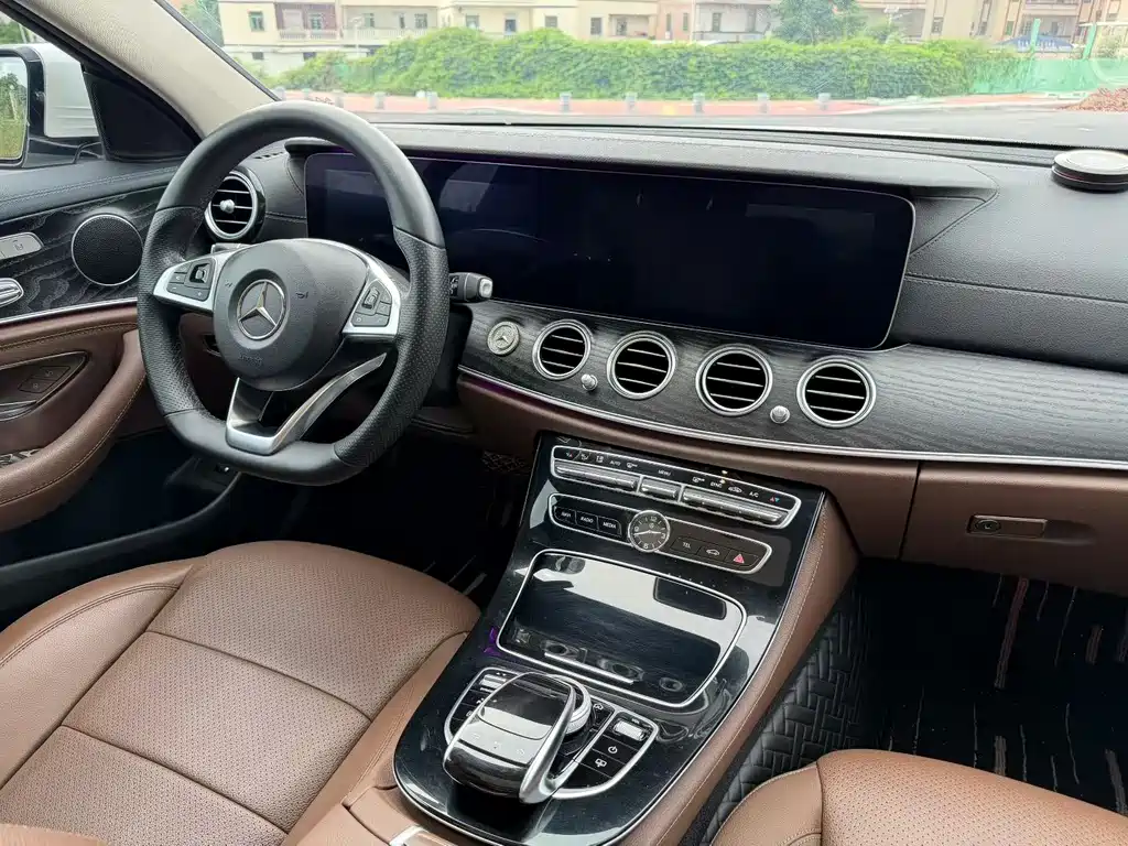 Mercedes-Benz E-Class — миниатюра 5