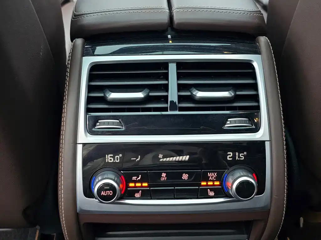 BMW 7 Series — миниатюра 29