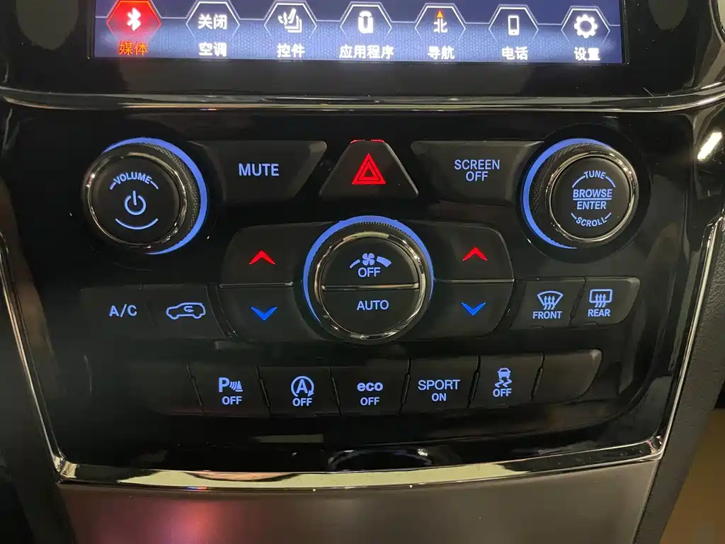 Jeep Grand Cherokee (Import) — миниатюра 19