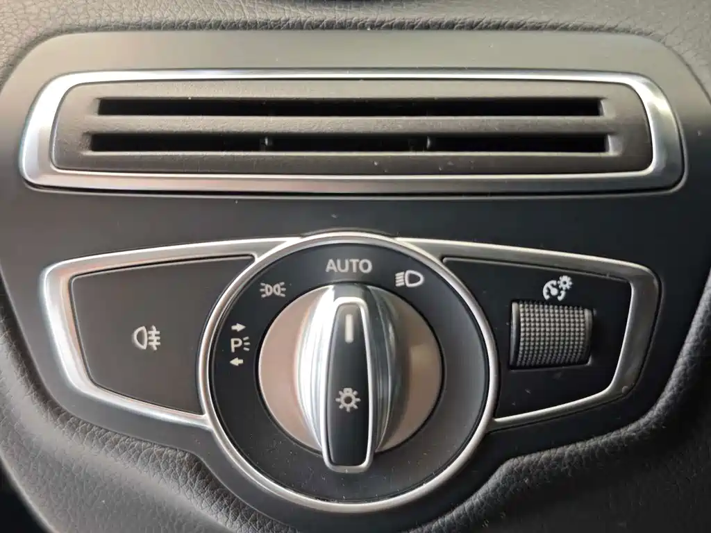 Mercedes-Benz C-Class — миниатюра 4