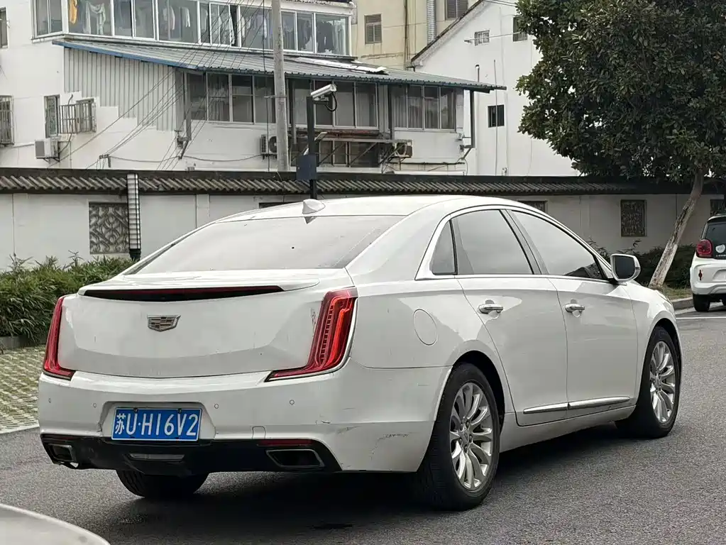 CADILLAC XTS