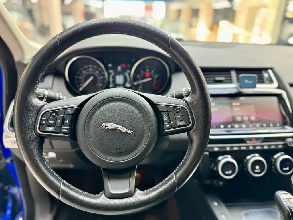 Jaguar E-PACE — миниатюра 9