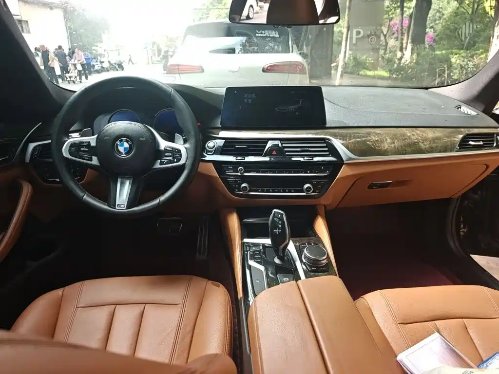 BMW 5 Series — миниатюра 13