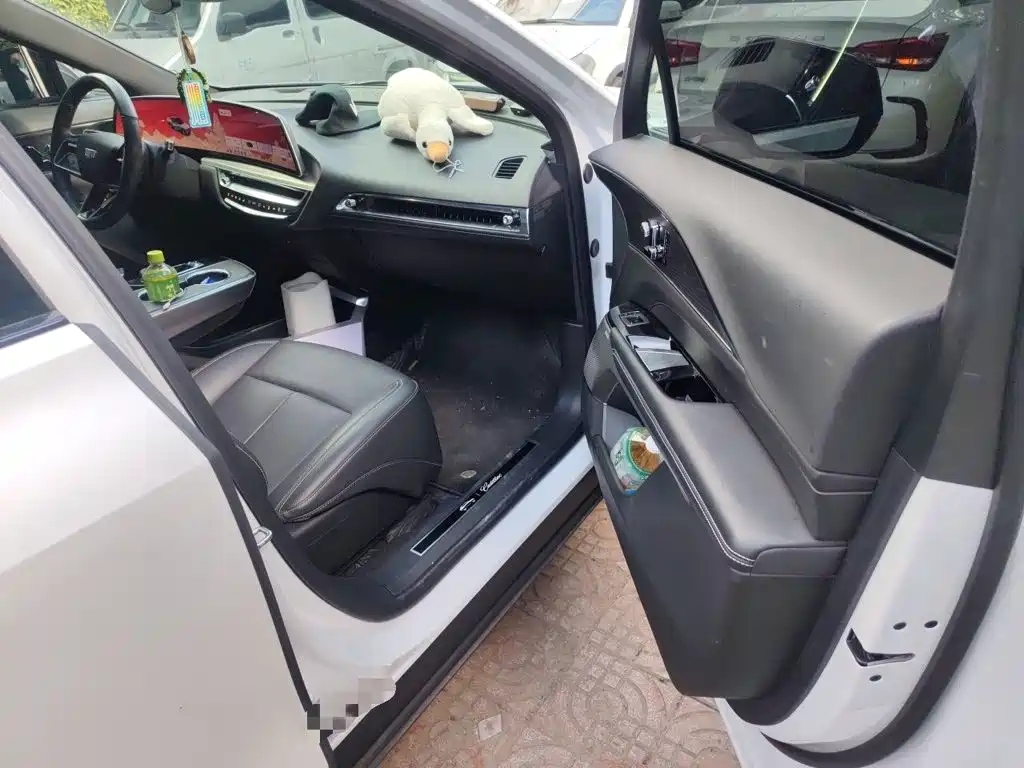 Cadillac Lyriq — миниатюра 20