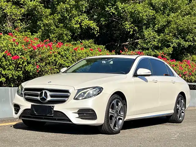 MERCEDES-BENZ E CLASS